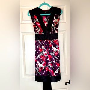 Satiny Guess flowered party dress size XL, V-neck tie back (runs small)